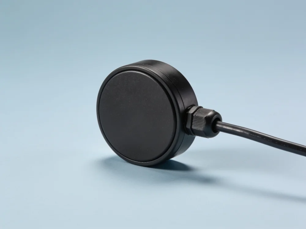 In-pavement magnetic puck